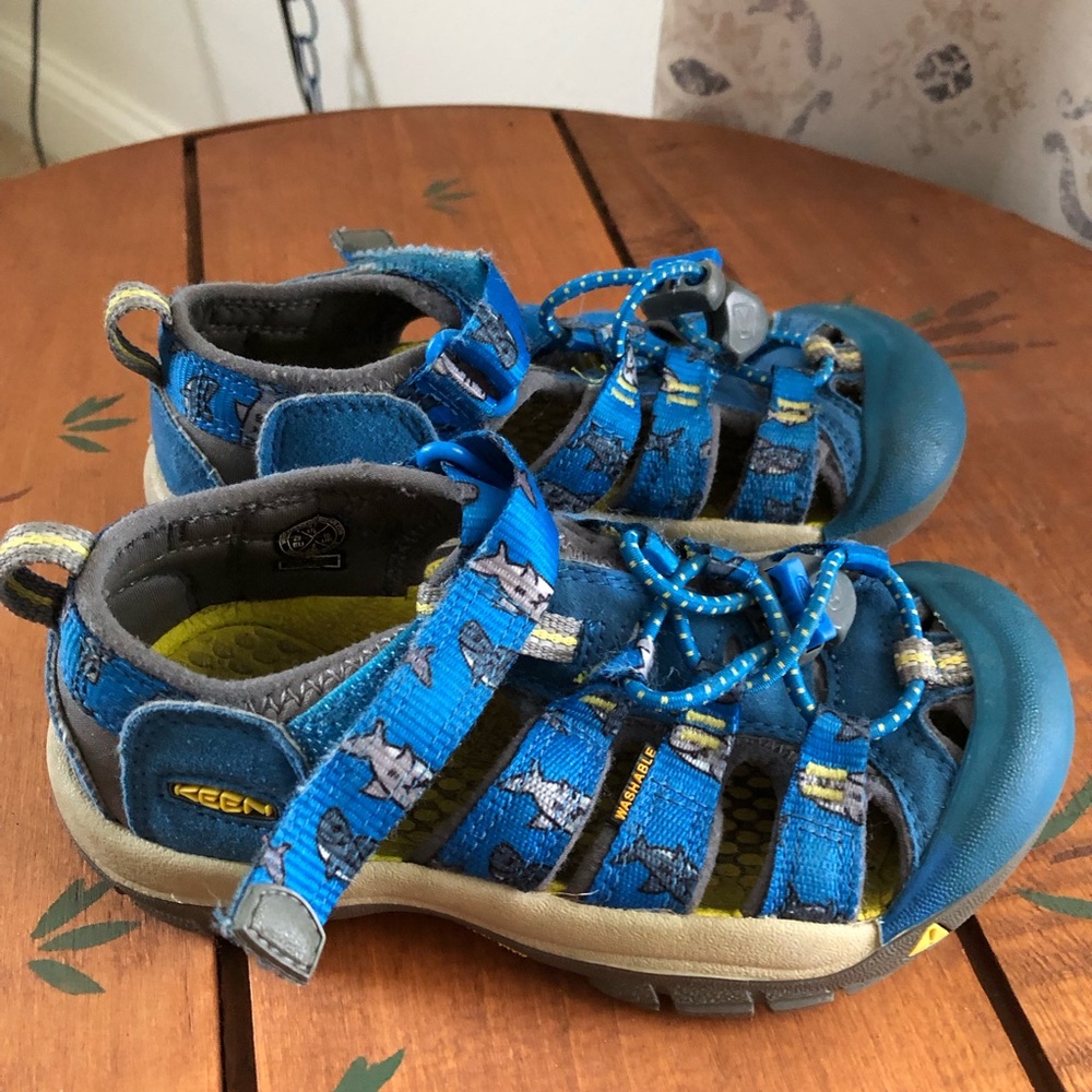 Keen size 11 toddler shark print blue water washable